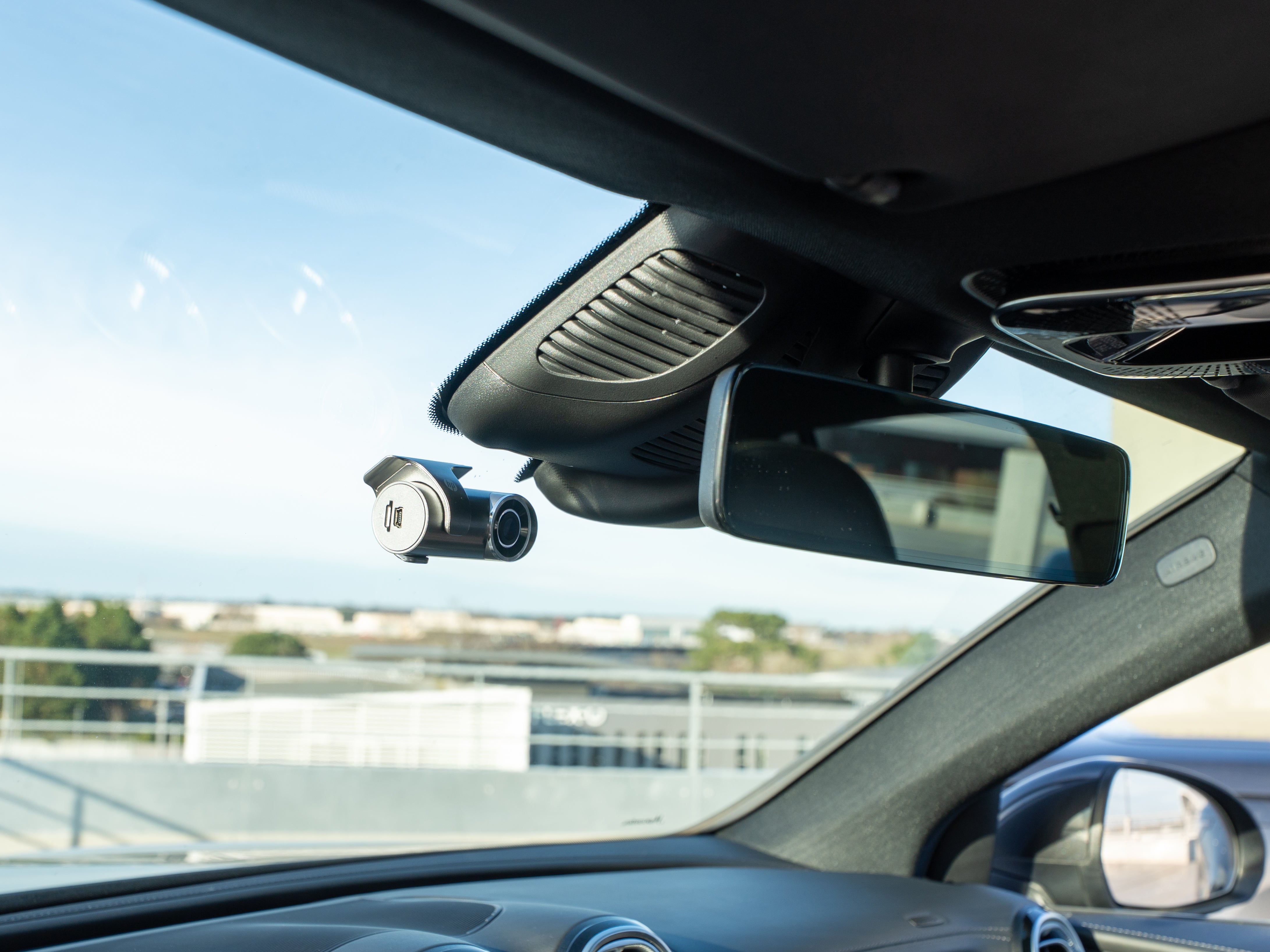 Dashcam avant ou dashcam avant et arrière : laquelle choisir ?