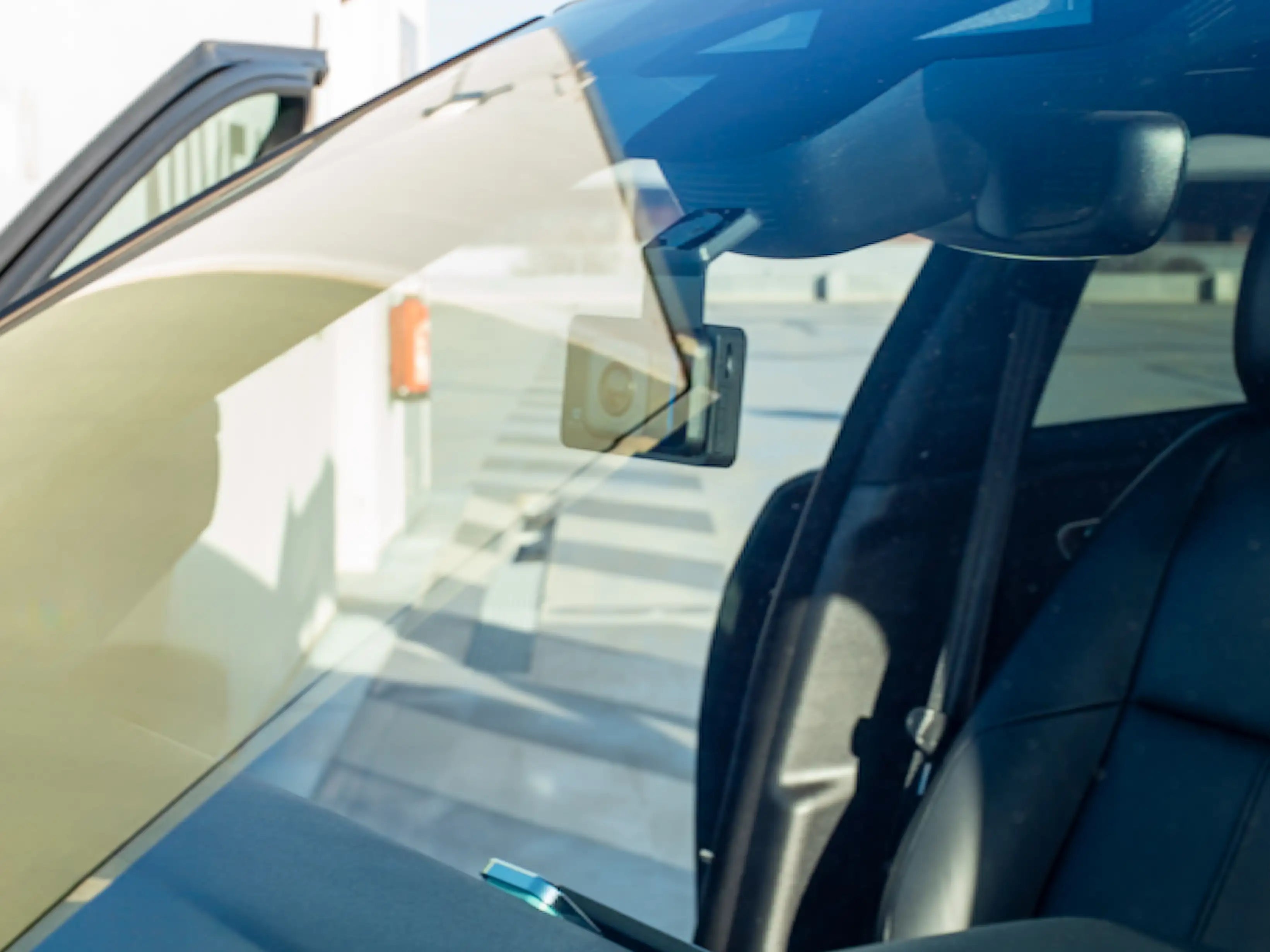 Taxi : pourquoi les chauffeurs installent de plus en plus de dashcams
